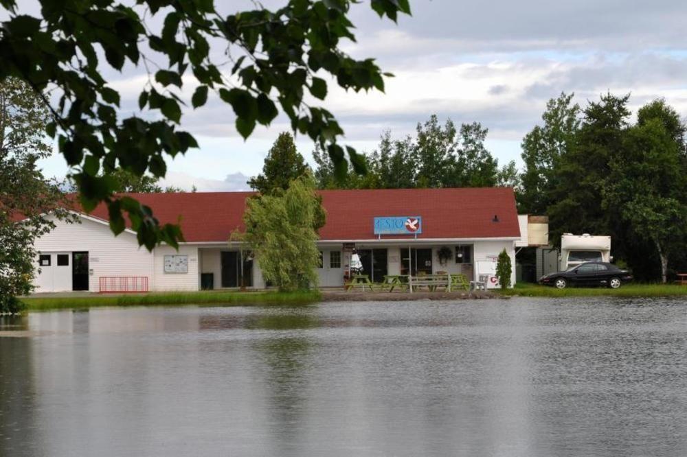 Camping & Chalets De La Demi-Lieue Hotel Saint-Jean-Port-Joli Kültér fotó
